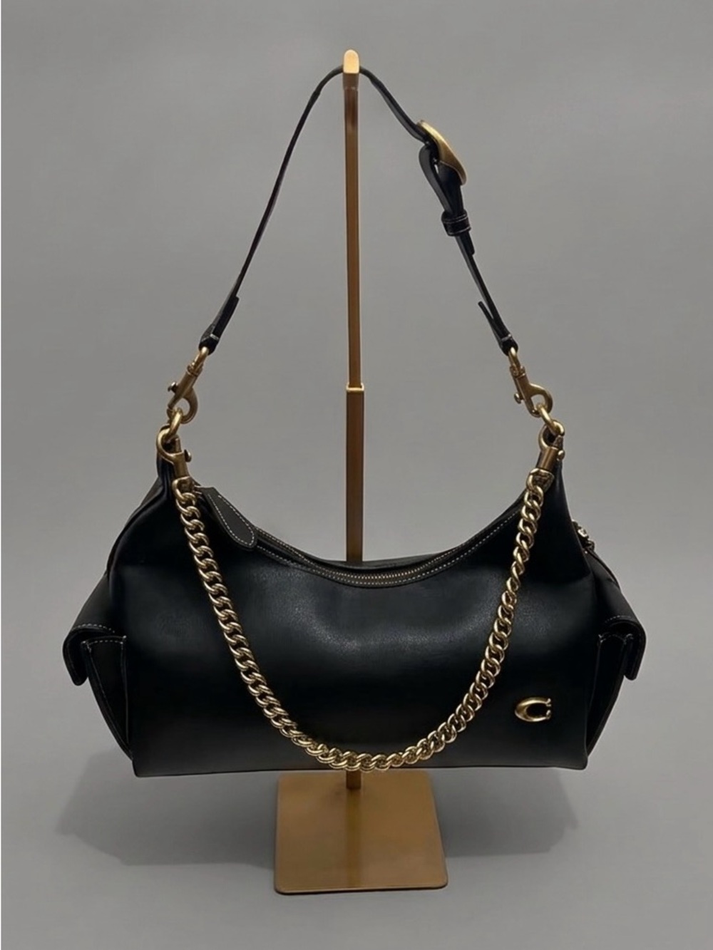 ✨Coach Pocket Juliet 30 in Black